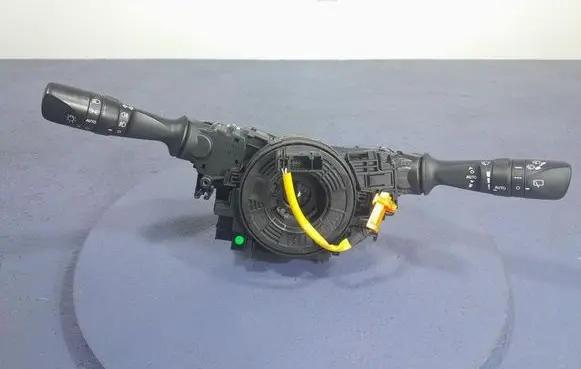 Toyota Auris E180 Other switches/knobs/shifts 02720-17F852
