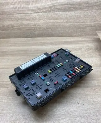 Opel Astra H Fuse module 13206745