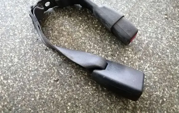 Toyota Corolla E140 E150 Middle seatbelt buckle (rear) 