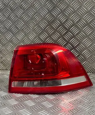 Volkswagen Touareg II Rear/tail lights 7P6945096D