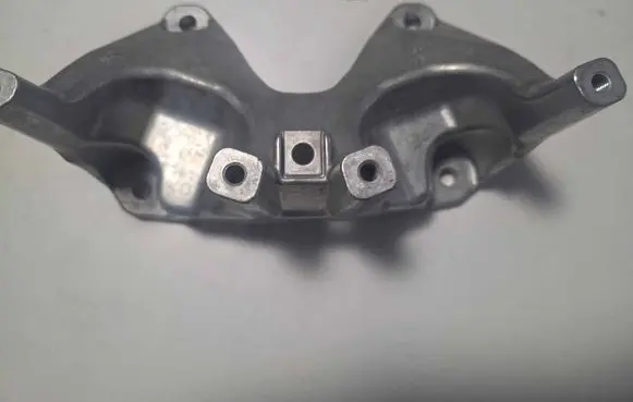 Gearbox mounting bracket