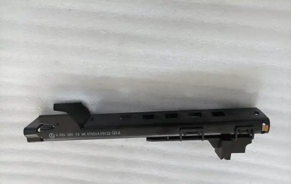 Mercedes-Benz A W176 Seat belt height adjuster A0008600388