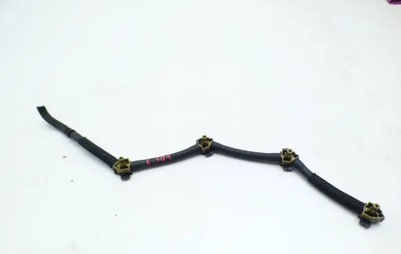 Volkswagen PASSAT B8 Fuel return line/hose 04L130235J