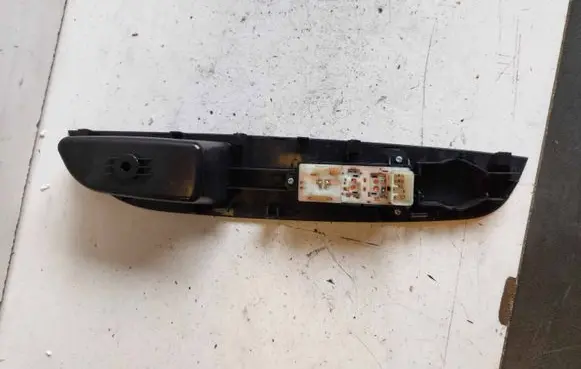 SsangYong Rexton Electric window control switch 201004233