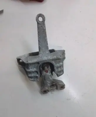 Hyundai Kona I Engine mount bracket