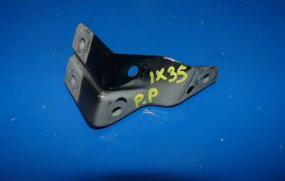 Hyundai ix35 Fender mounting bracket