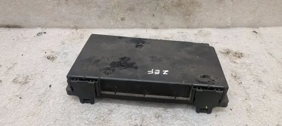 Opel Zafira B Fuse box cover 13125865