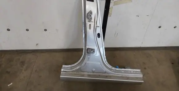 Toyota Yaris Pillar (middle) 