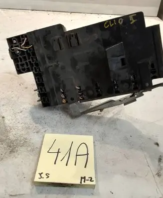 Renault Clio I Fuse box set 7703297500