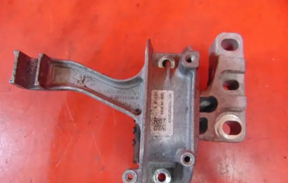 Audi Q3 F3 Engine mounting bracket 5WA199262D