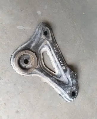 Toyota Avensis T270 Engine mounting bracket 5225705040 5225702031