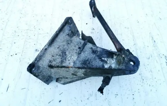 BMW 5 E39 Engine mounting bracket 22111092974