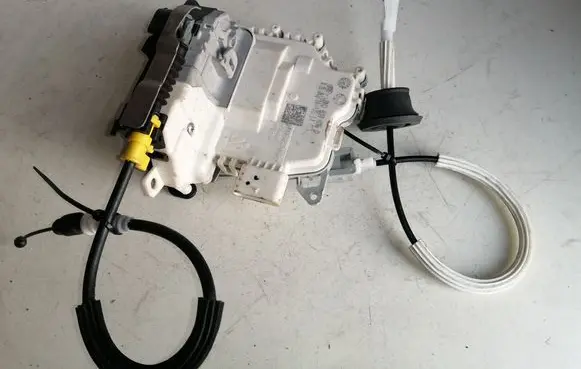 Audi A4 S4 B8 8K Rear door lock 8K0839016D