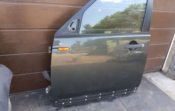 Land Rover Discovery 3 - LR3 Front door 191005