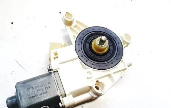 Mercedes-Benz GL X164 Rear door window regulator motor 0130822281 a2518200108