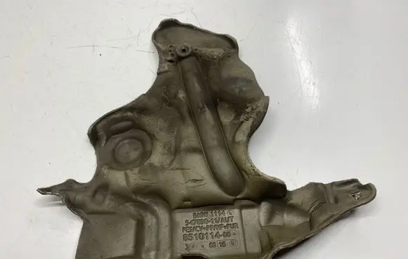 BMW 4 F32 F33 Heat shield in engine bay 54703011