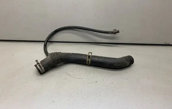 Volkswagen PASSAT B3 Engine coolant pipe/hose 357121101B