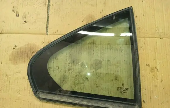 Peugeot 607 Rear vent window glass 