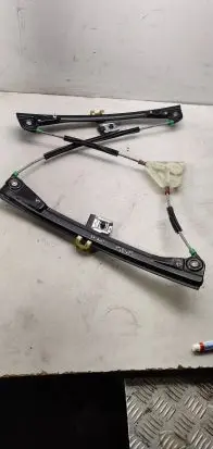 Volkswagen Polo IV 9N3 Front door electric window regulator 