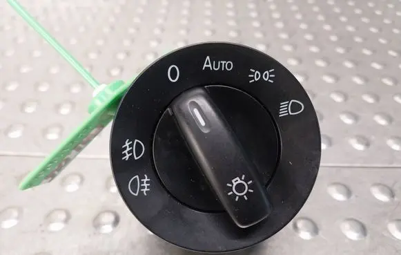 Volkswagen Golf VI Light switch 1K0941431BM