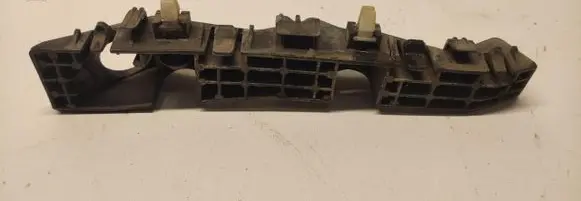 Front bumper mounting bracket