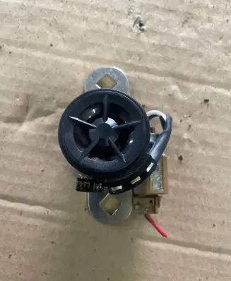 Front door high frequency speaker