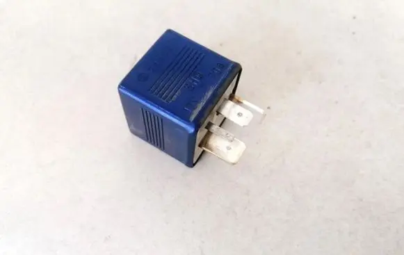 Audi A4 S4 B5 8D Other relay 8A0951253 899587