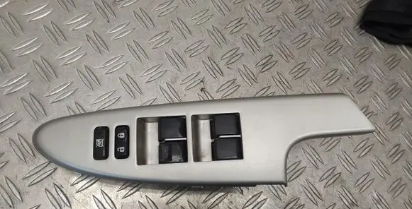 Toyota Urban Cruiser (XP110) Electric window control switch 7423252370