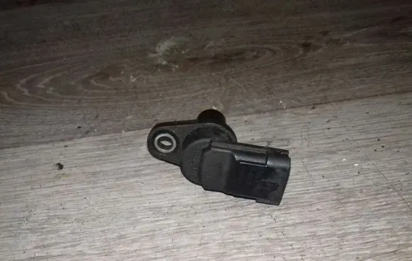 Volvo V70 Camshaft position sensor 0282103063 8658726