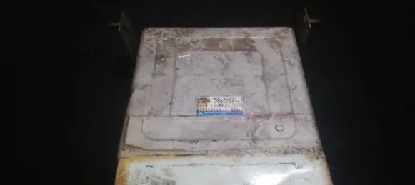 Mazda 323 Engine control unit/module r2t85086m z57418881