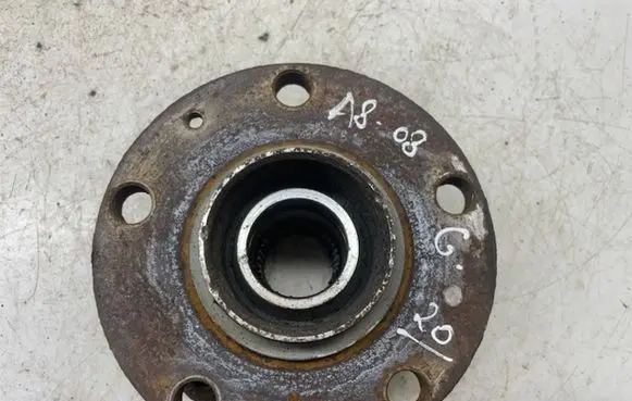 Audi A8 S8 D3 4E Rear wheel hub