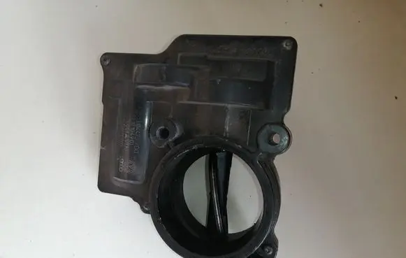 Volkswagen Touran I Throttle valve 03C128063A