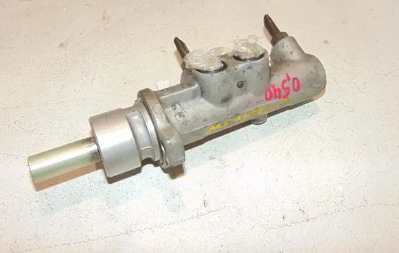 Master brake cylinder