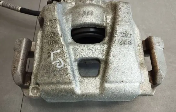 Audi A5 Sportback 8TA Front brake caliper