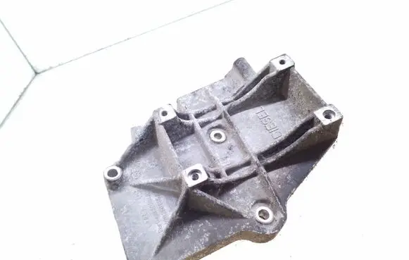 Volkswagen PASSAT B5 A/C compressor mount bracket 028260885A