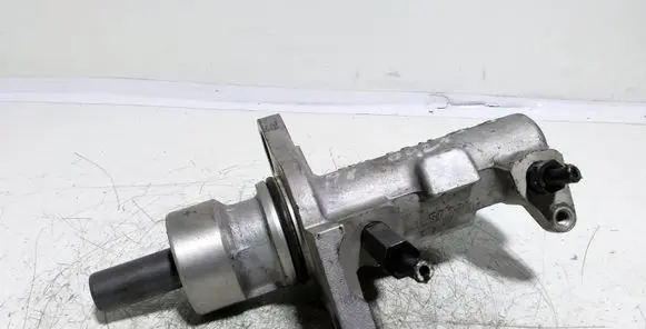 Audi A8 S8 D2 4D Master brake cylinder