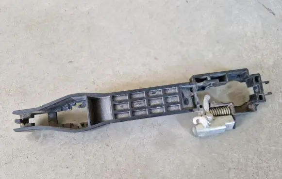 Front door exterior handle/bracket