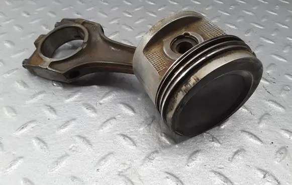 BMW 3 E30 Piston with connecting rod 8432R0