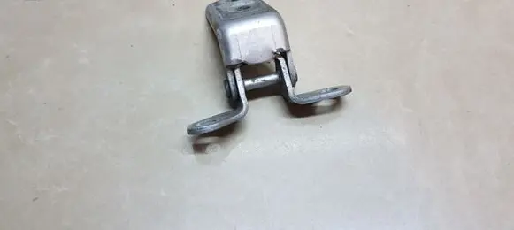 Toyota Prius (XW20) Rear door lower hinge