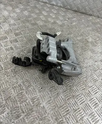 Toyota RAV 4 (XA50) Engine mount bracket KX301500