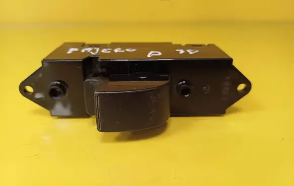 Mitsubishi Pajero Electric window control switch 8608A005