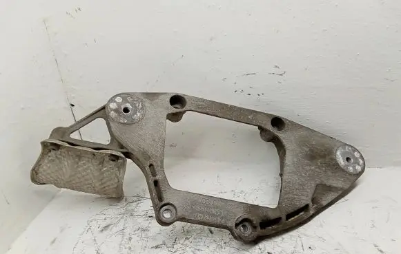 Audi A8 S8 D4 4H Rear differential/diff mount bracket 8K0599287J