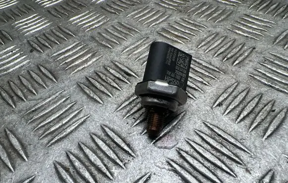 Seat Arona Fuel pressure sensor 04C906054C