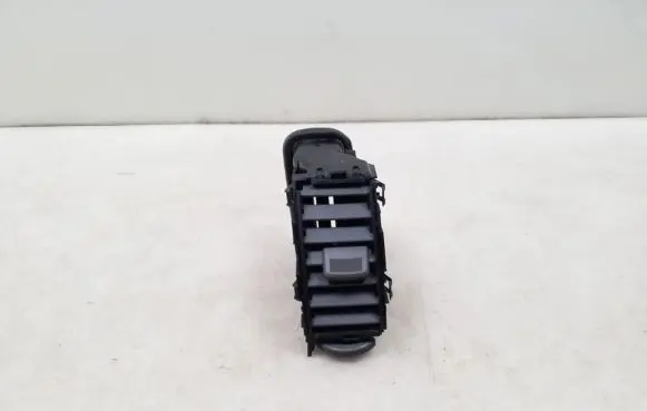 Nissan X-Trail T31 Dash center air vent grill 68751JG00B