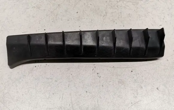 Front bumper mounting bracket