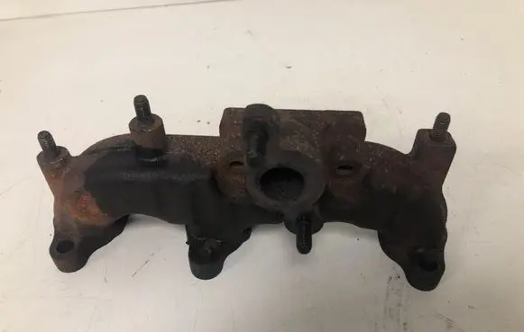 Volkswagen Polo Exhaust manifold 045253033