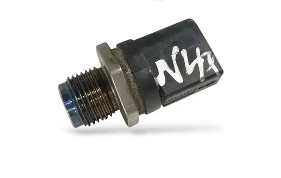 BMW 3 E90 E91 Fuel pressure sensor 0281002988