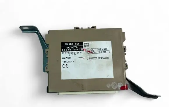 Toyota Avensis T270 Other control units/modules 8999005033