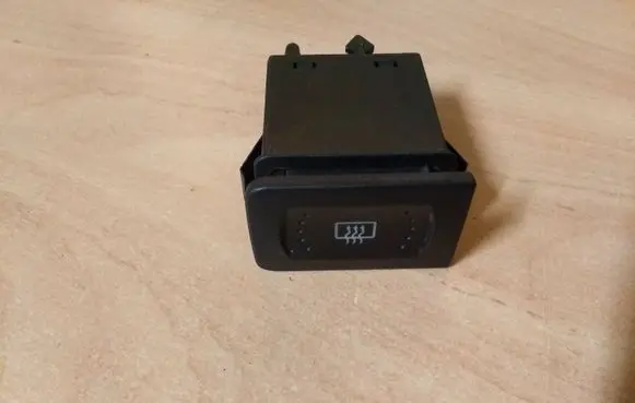 Volkswagen Golf IV Windscreen/window heater switch 1J0959621