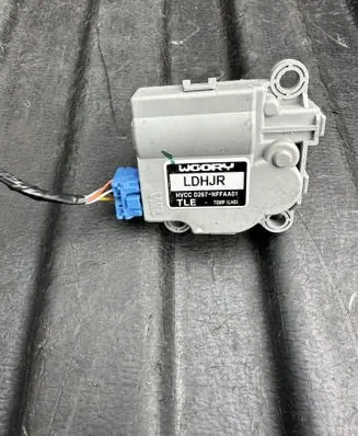 Porsche Macan (95B) Air flap motor/actuator D267NFFAA01